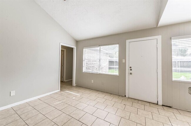 Building Photo - 5339 Castlecreek Ln