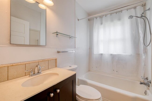 Building Photo - 710 N Ave H