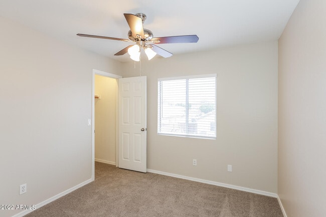 Building Photo - 12622 W Paradise Dr