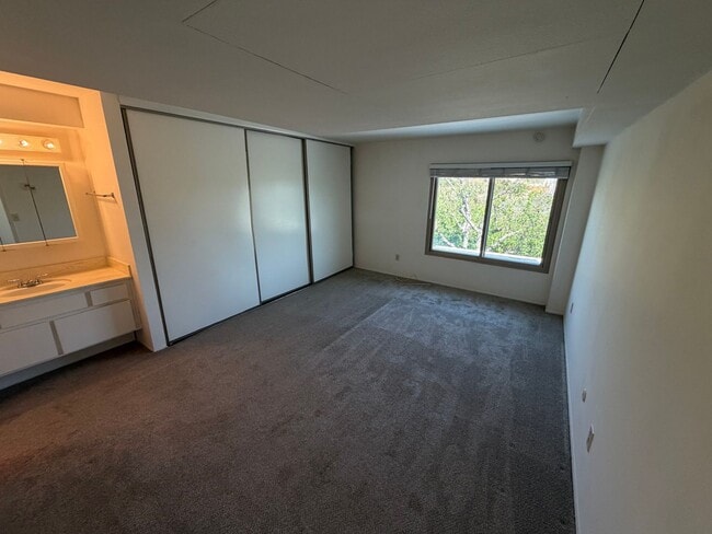 Building Photo - 4098 Valeta St