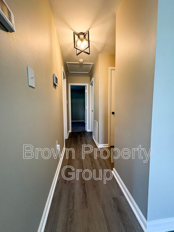 Building Photo - 104 Bremer St