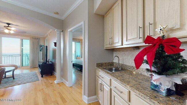 Building Photo - 2228 Beach Dr