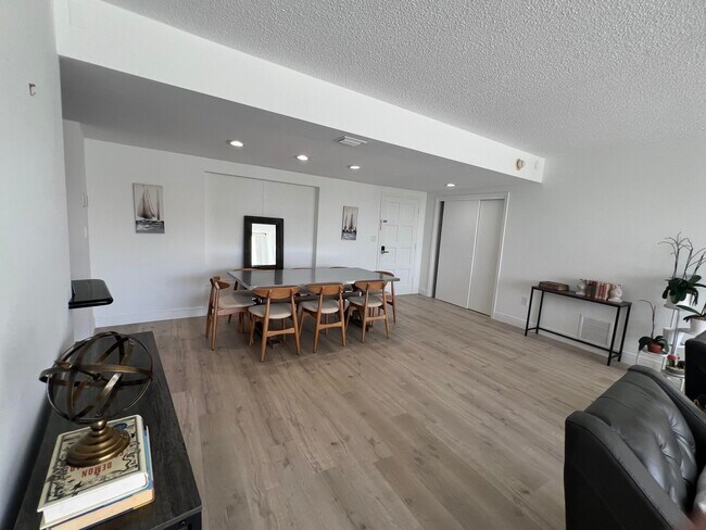 Building Photo - 2780 S Ocean Blvd