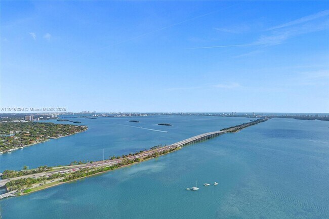 Building Photo - 3131 NE 7th Ave