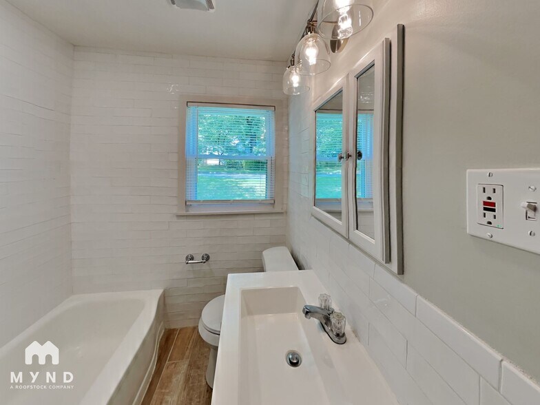 Building Photo - 7824 Rugby Ave