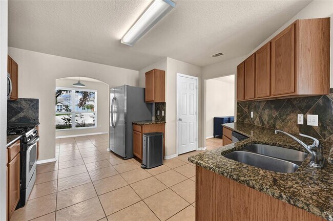 Building Photo - 3007 Apple Dale Dr