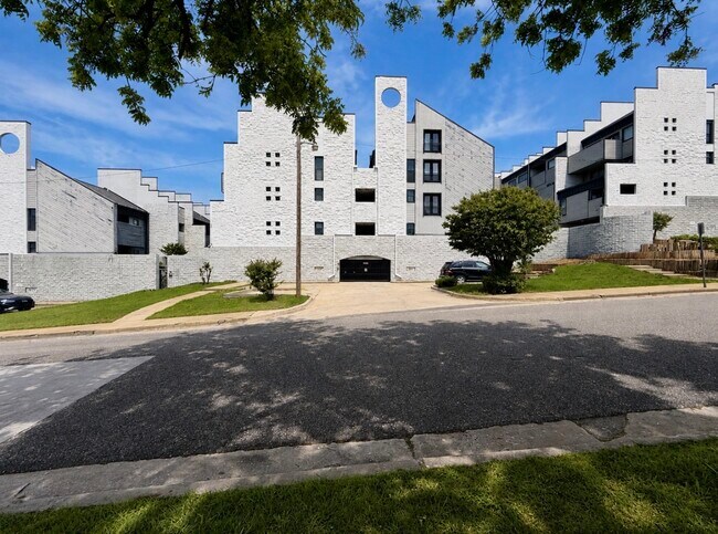 Building Photo - 915 NW 7th St