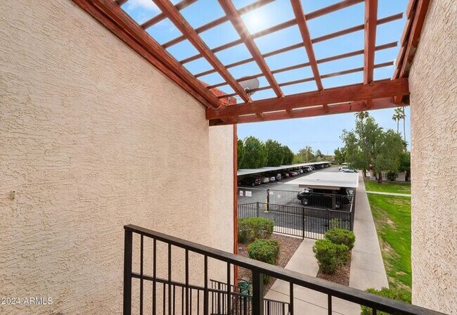 Building Photo - Upgraded 2 Bed, 2 Bath Condo - Available NOW!