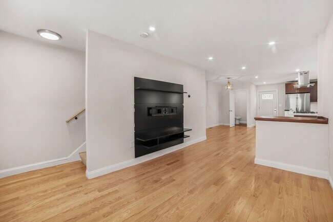 Building Photo - 50 Main St