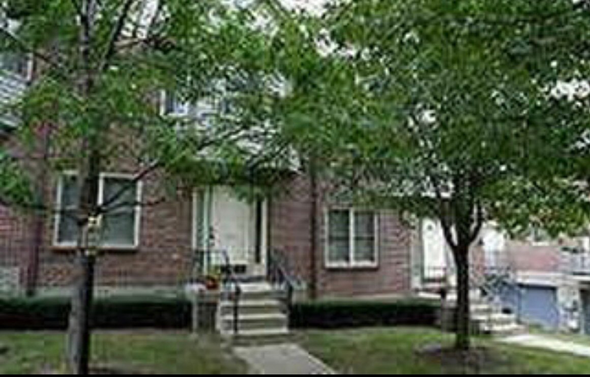 Building Photo - 504 E 10th St