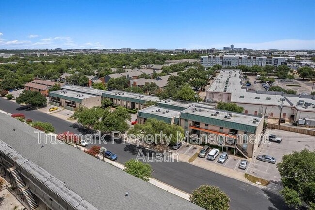 Building Photo - 2600 Penny Ln