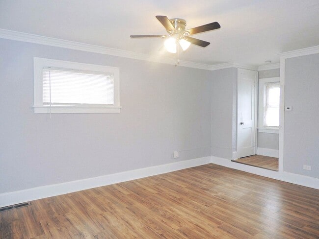 Building Photo - 3 Bed - 2 Full Bath Colonial for Rent!
