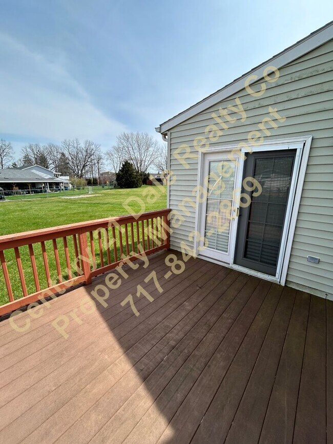 Building Photo - 3 BR, 1.5 Baths, 1 car garage Dover PA