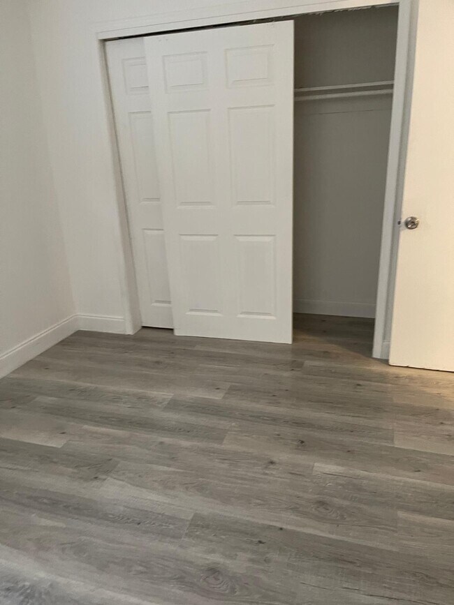 Building Photo - 1245 W 35th St