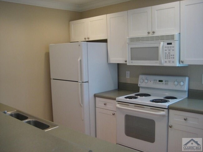 Building Photo - PRE-LEASING FOR AUGUST 2026!