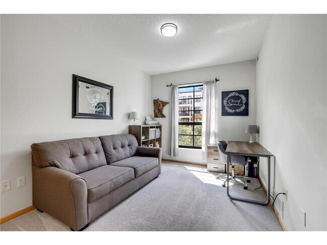 Building Photo - 2565 Franklin Ave