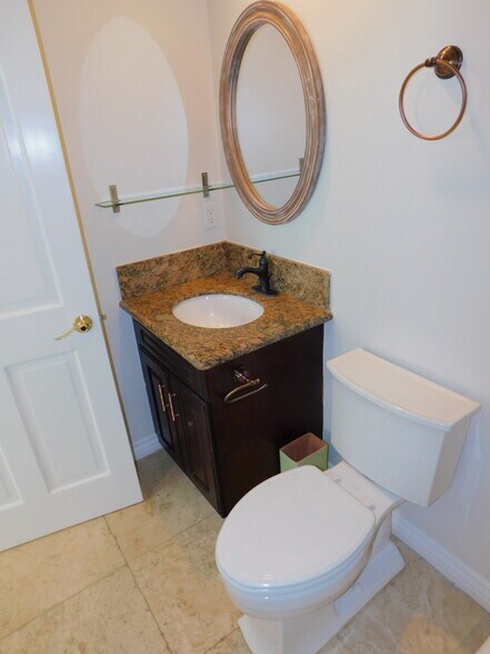 Building Photo - 406 N Fairview St