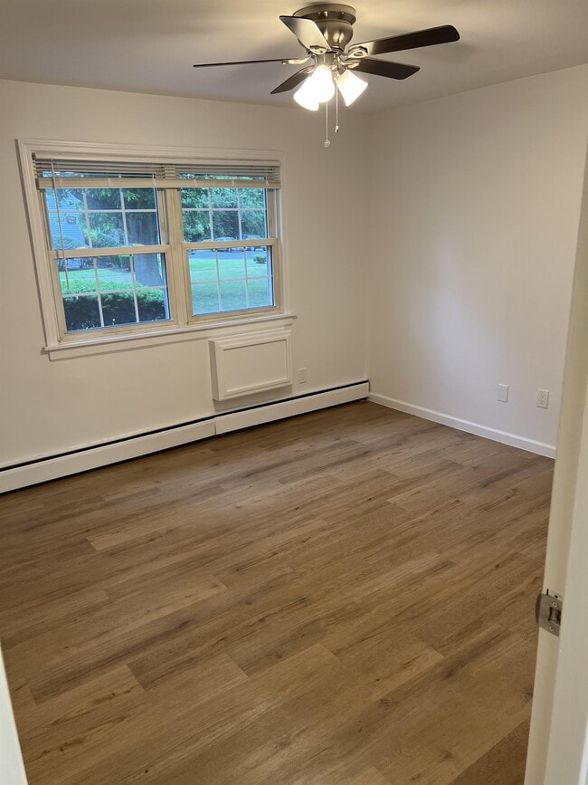 Building Photo - 9B Hemlock Dr