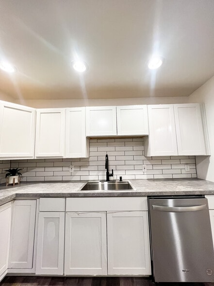 Building Photo - 239 William St