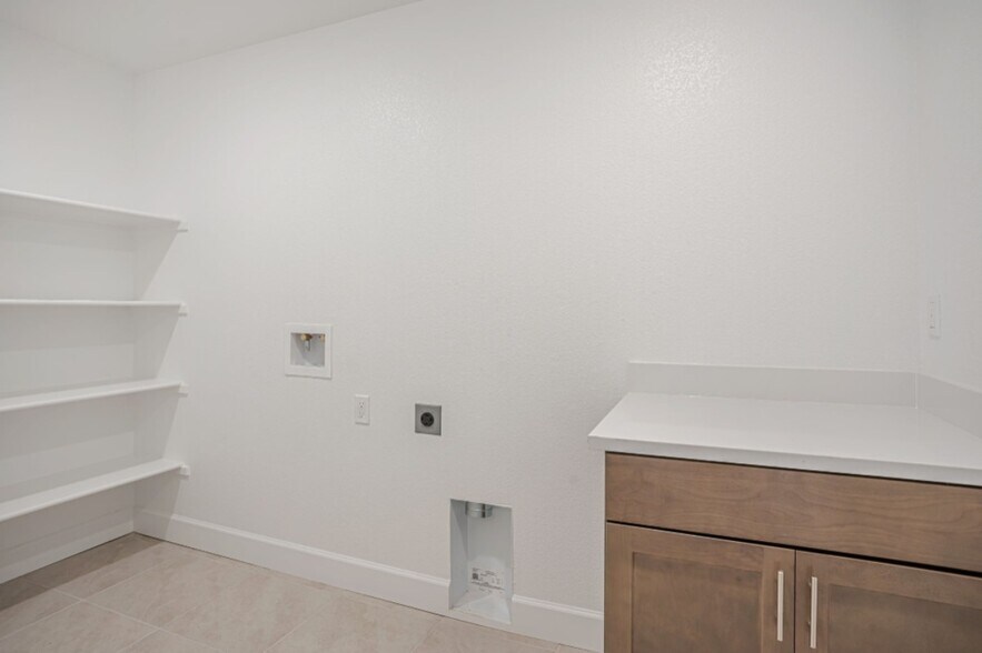 Building Photo - 2064 Baker Ct