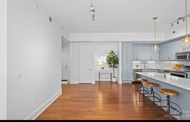 Building Photo - 4625 Piedmont Row Dr