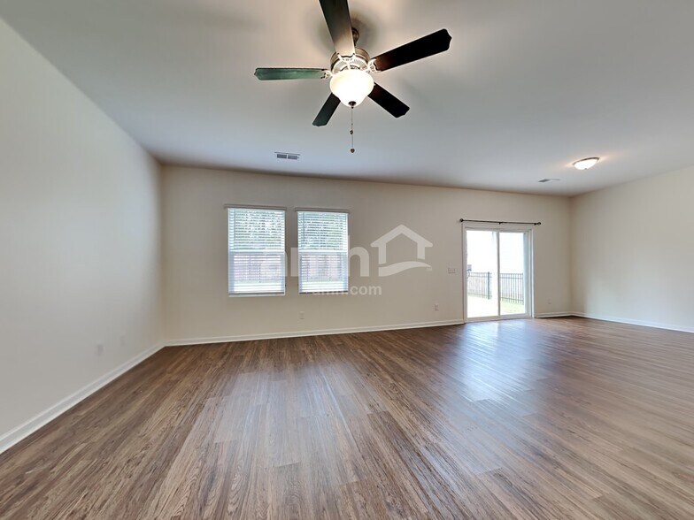 Building Photo - 186 Orion Way
