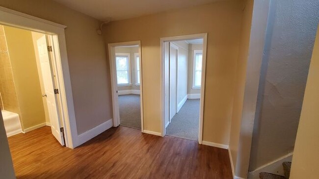 Building Photo - Newly Remodeled 4 Bedroom 3 story 1800 Sq ...