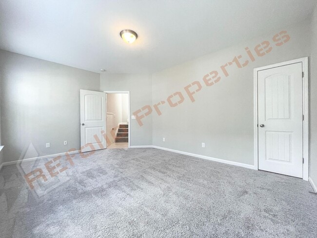 Building Photo - Beautiful End Unit 3 Story 3 bedroom, 3.5 bathroom Townhome with 2 Car-Garage in 540 Townes subdi...