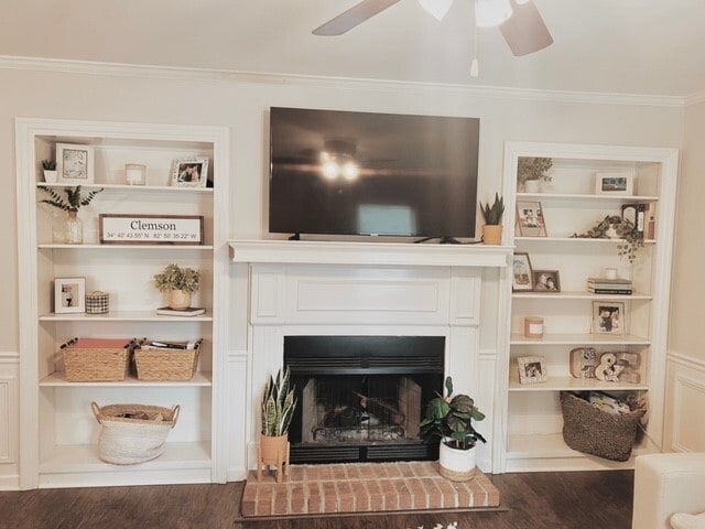 Living room image 2 - 302 Springview Ln