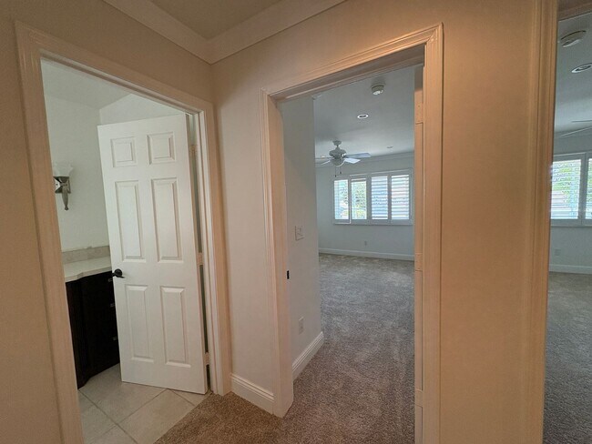 Building Photo - Spacious House - 2 stories - 4 Bedrooms + 2.5 Baths & large 2 car garage