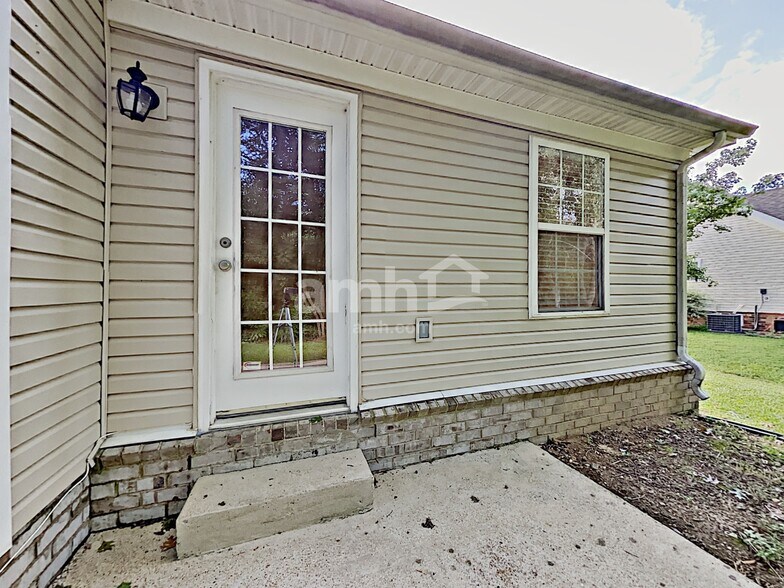 Building Photo - 1883 Portview Dr