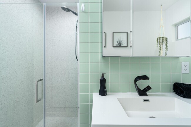 Building Photo - 2383 E Powell Rd