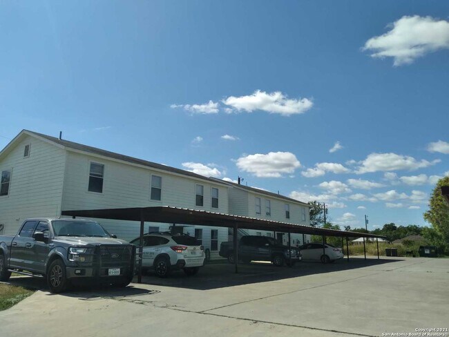 Building Photo - 755 River Rd