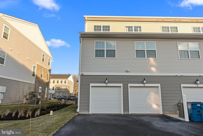 Building Photo - 123 Stoutsburg Blvd