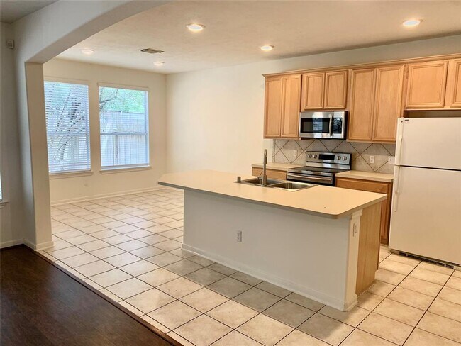 Building Photo - 130 Ledgestone Pl