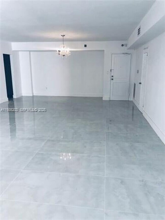 Building Photo - 10185 Collins Ave