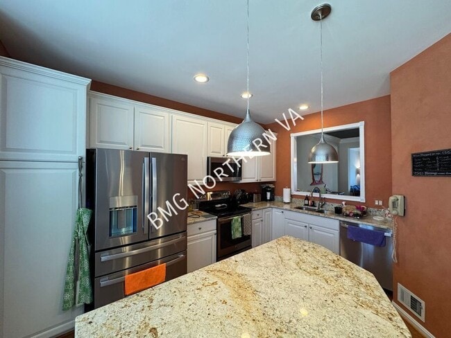 Building Photo - 46119 Geneva Terrace