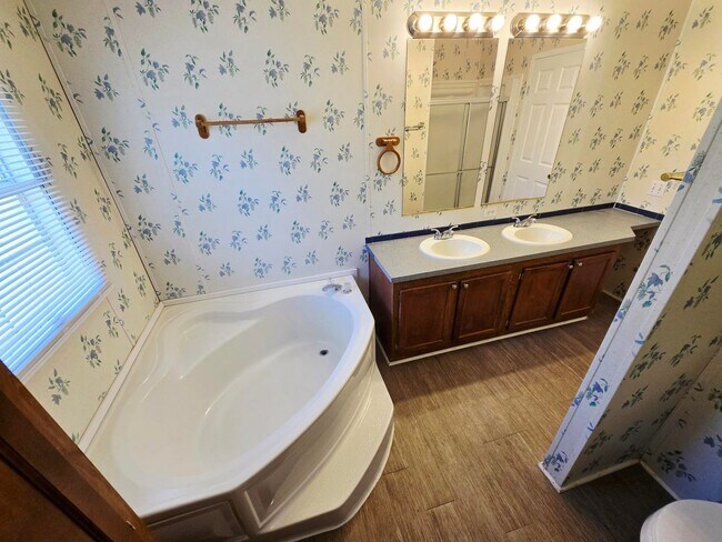 Building Photo - 3 Bed 2 Bath in quiet country setting! View this home TODAY!