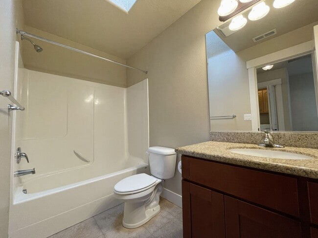 Building Photo - Fantastic South Tabor Home with Attached Garage, Washer/Dryer, A/C