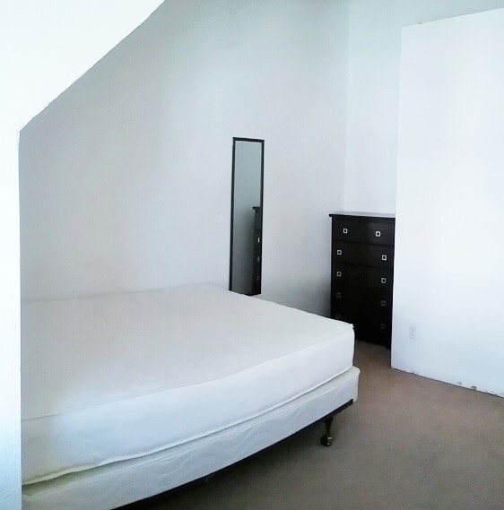 Interior Photo - 305JOH