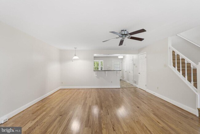 Building Photo - 124 Barnsfield Ct