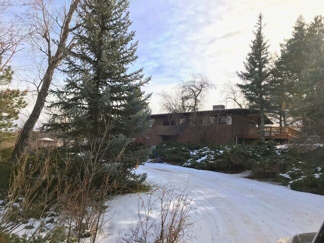 Building Photo - Beautiful SW Boulder MCM Home with Mountai...