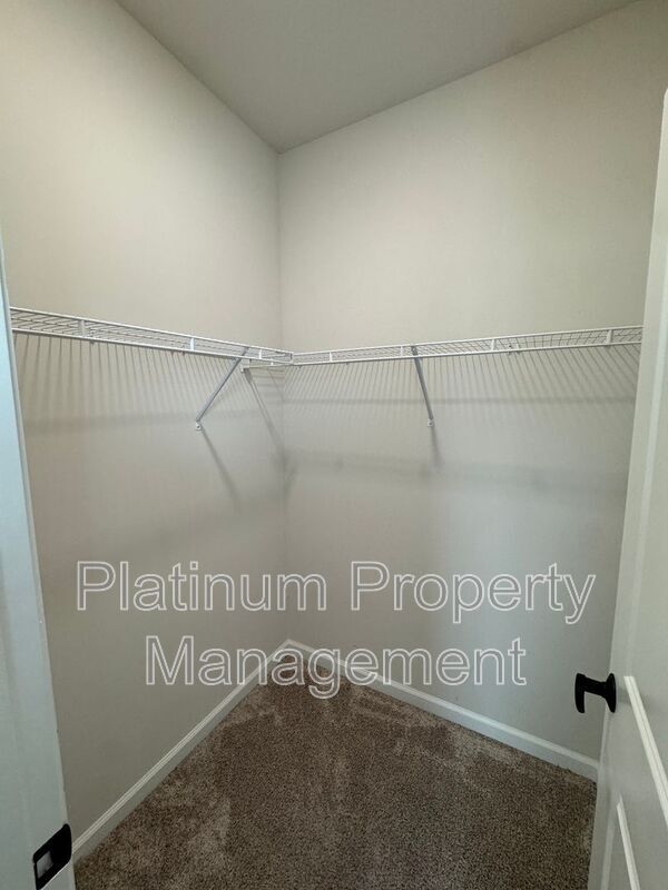 Building Photo - 705 Fieldcrest Park Ln