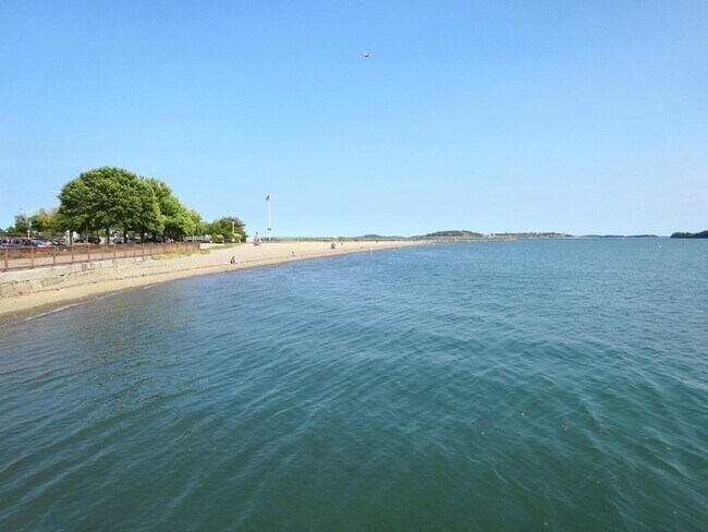 Building Photo - 849 E 3rd St