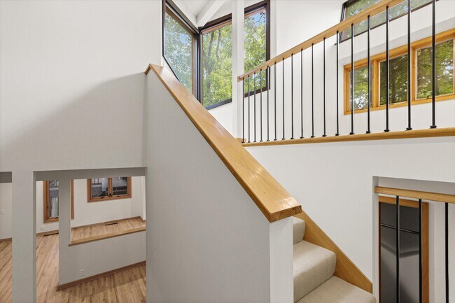 Building Photo - 1424 Bradford Dr