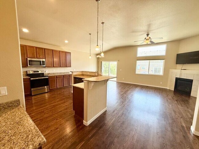 Building Photo - Beautifully Maintained 5 Bed, 3 Bath Home in Loveland!