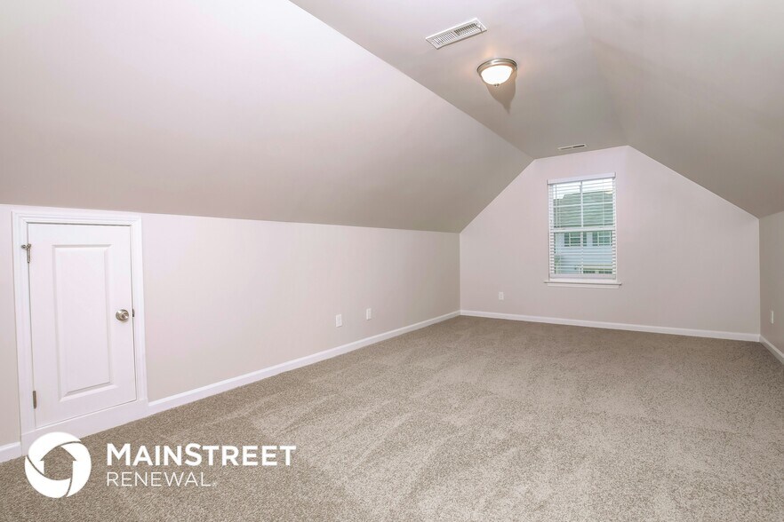 Building Photo - 250 Hawksbill Dr