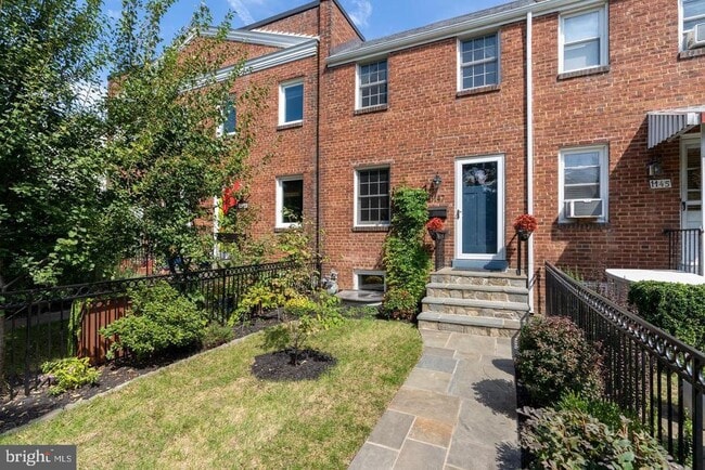 Building Photo - 1147 Colonial Ave