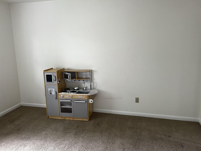 Building Photo - 238 Trimble Ave