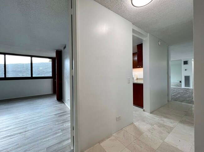 Entry hall - 250 Kawaihae St